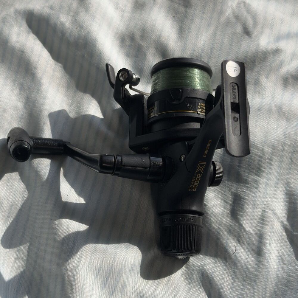 Shimano R2000 Spinner Reel - Picture 2 of 2
